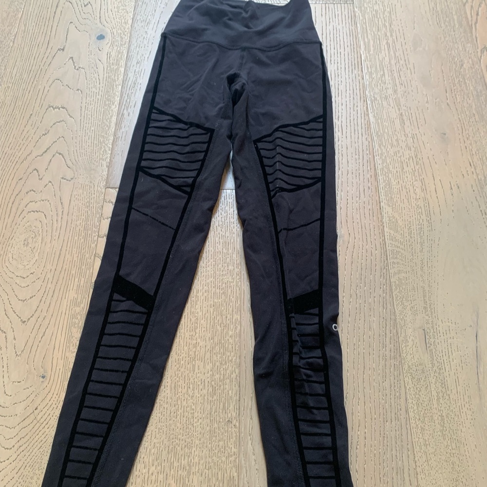 black alo yoga leggings